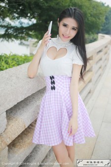 <span style='color:#FFFFFF'>纯情大胸妹子于大大36D罩杯肌肤白皙性感人体艺术照</span>