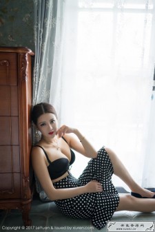 <span style='color:#FFFFFF'>极品国模美希儿白皙美胸高耸云间性感私房照</span>